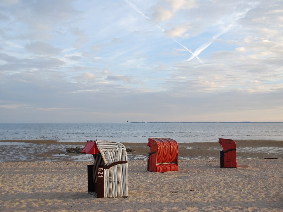 Strand vor Nieblum auf Föhr mit Strandkörben und Blick auf die Nordsee